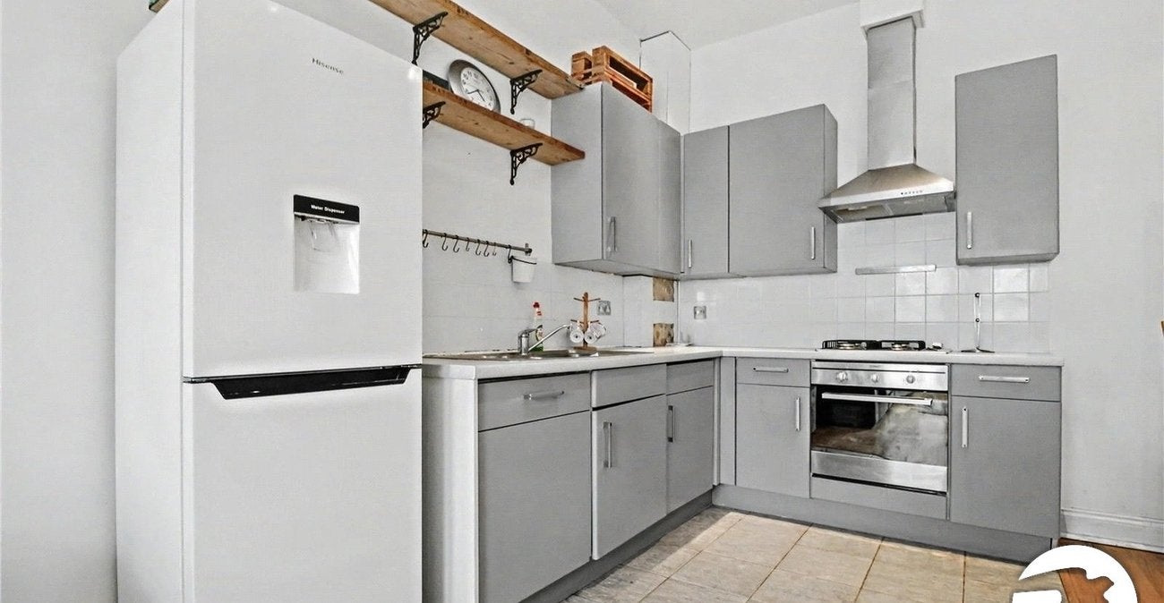 Flat Congleton Grove in Greater London