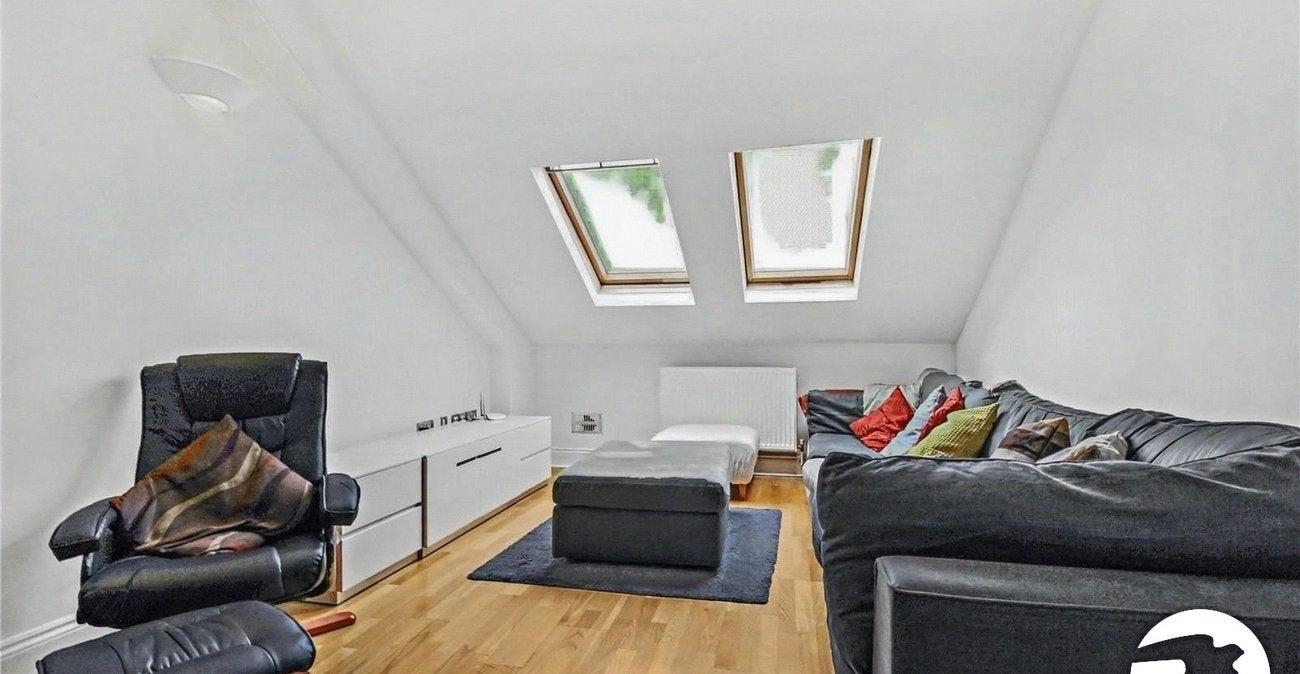 Flat Congleton Grove in Greater London