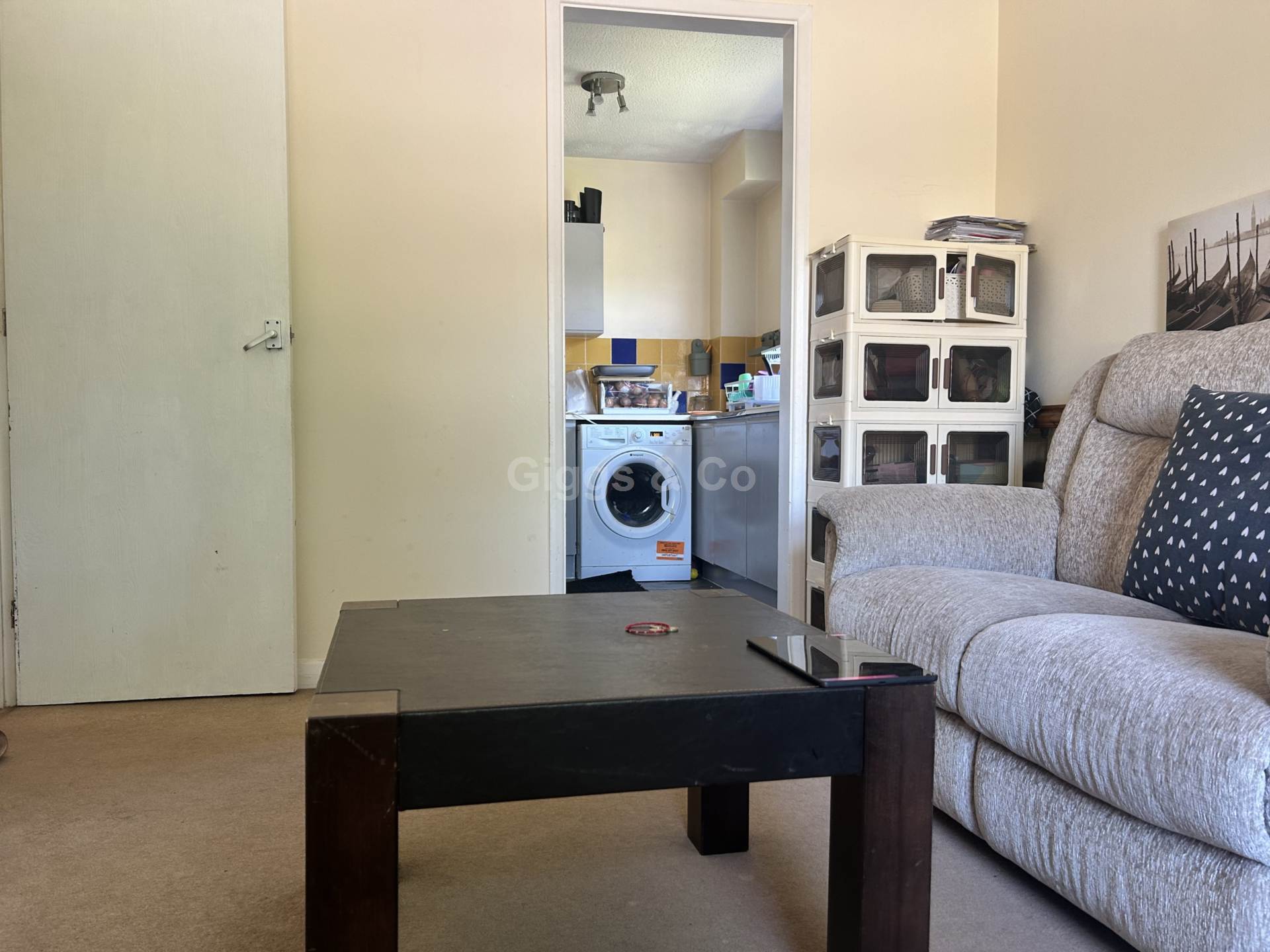 Flat Linclare Place in Huntingdonshire