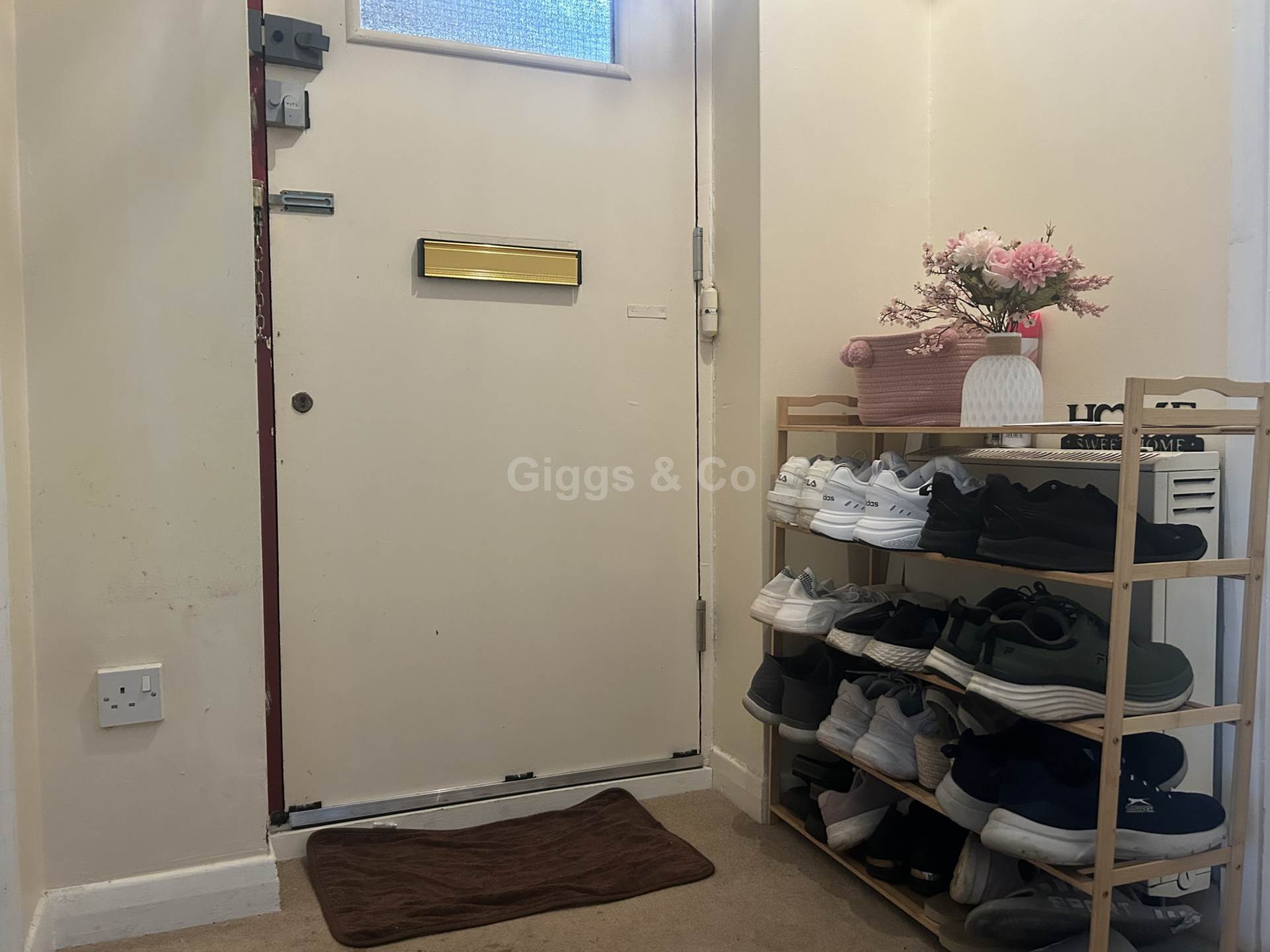 Flat Linclare Place in Huntingdonshire