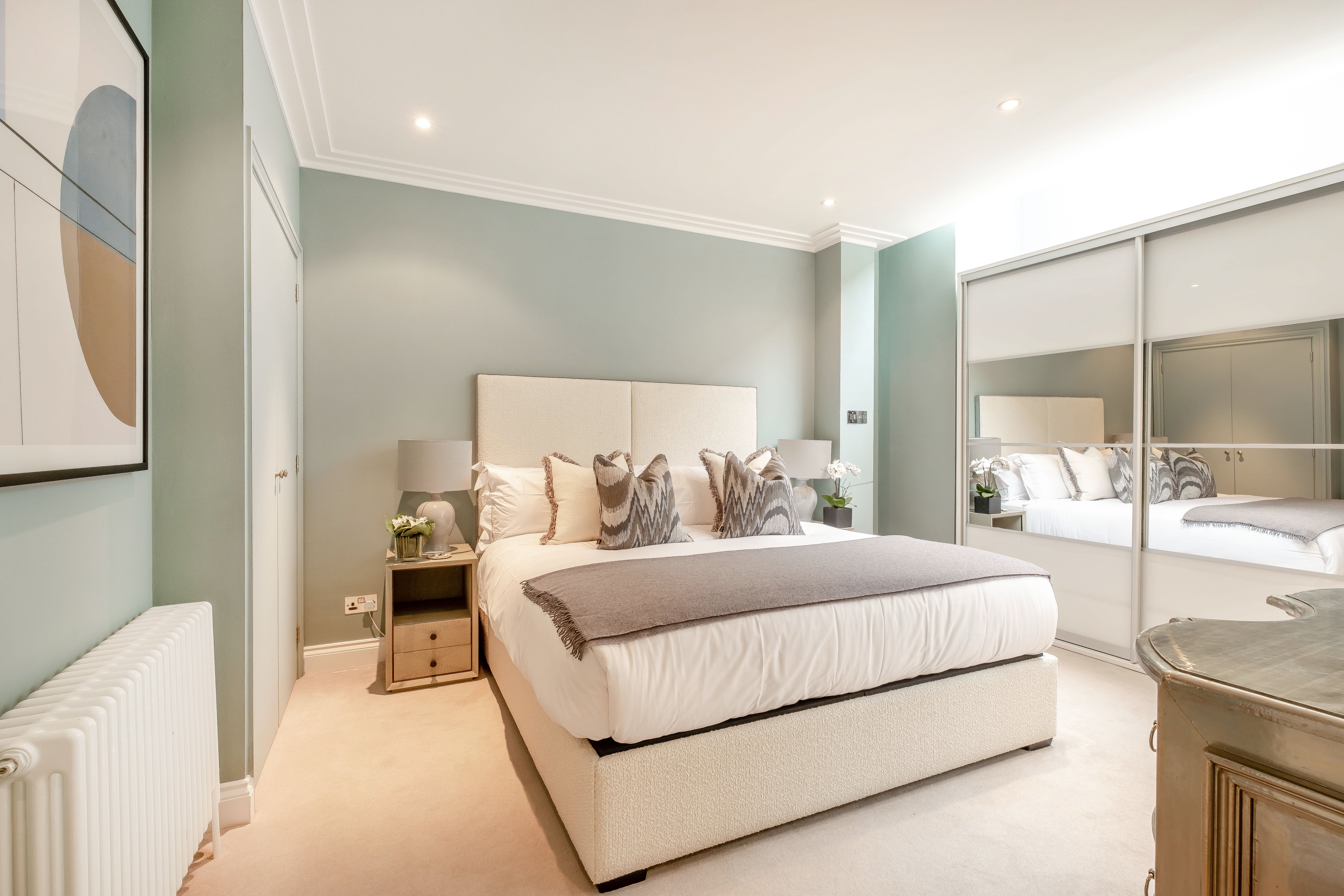 Flat Grosvenor Hill in London