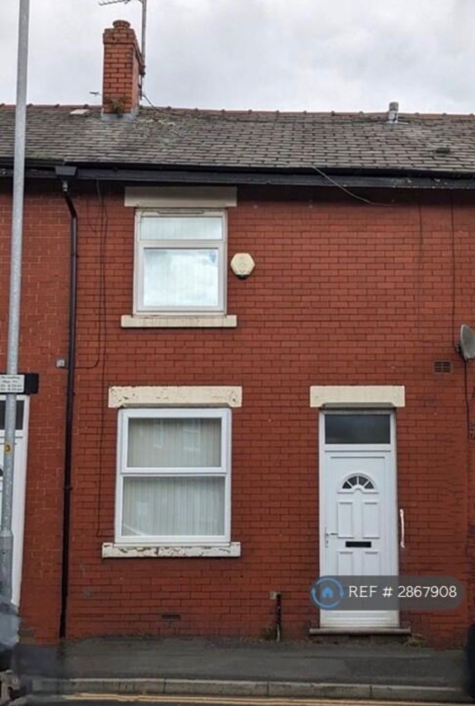 House Hathershaw Lane in Oldham
