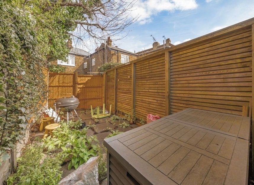 House Edenvale Street in Greater London