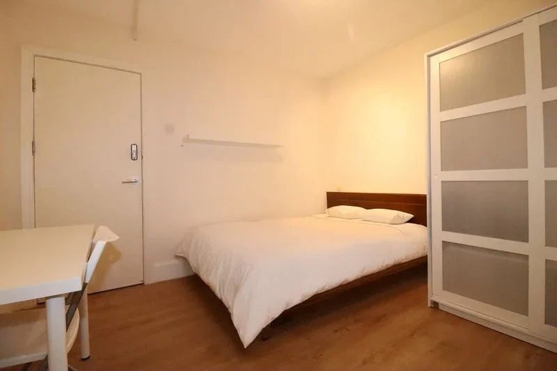 Room Frampton Park Road in Greater London