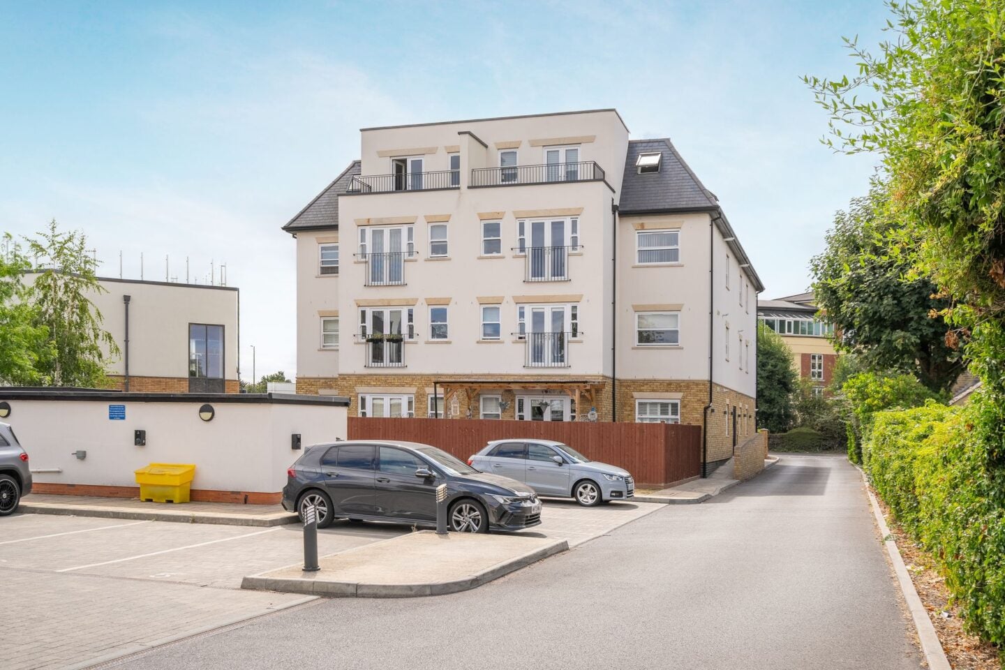Flat Clarence Road in Windsor