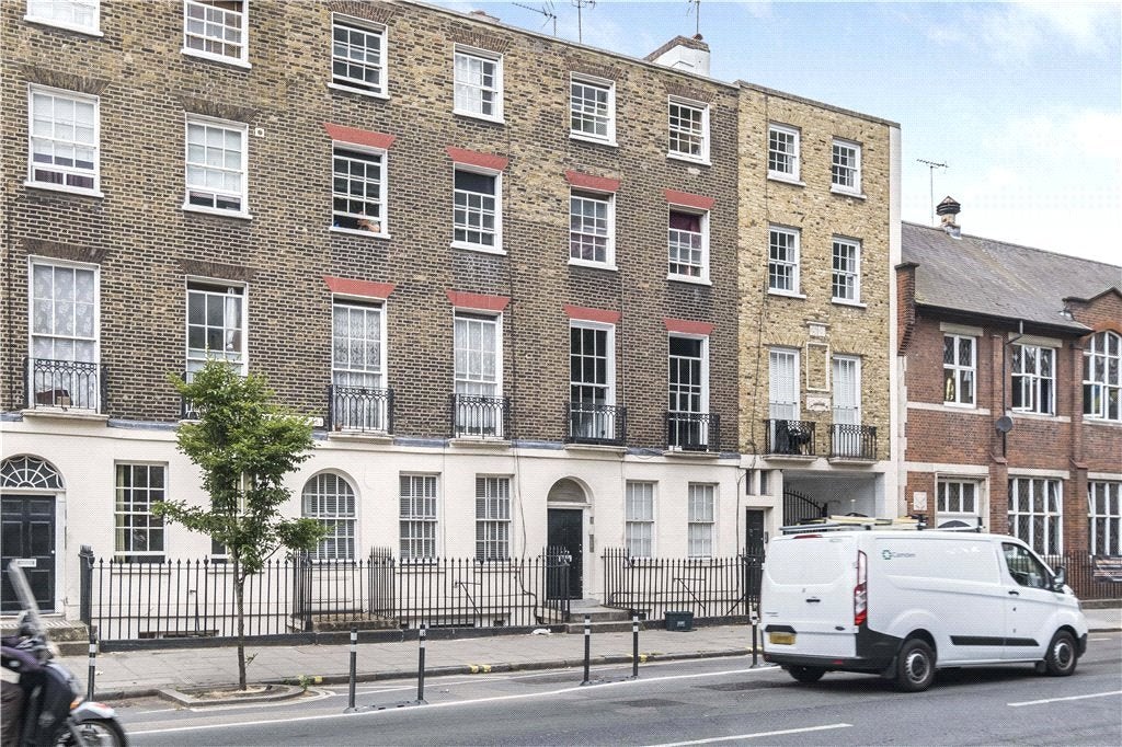 Flat Gray's Inn Road in Greater London