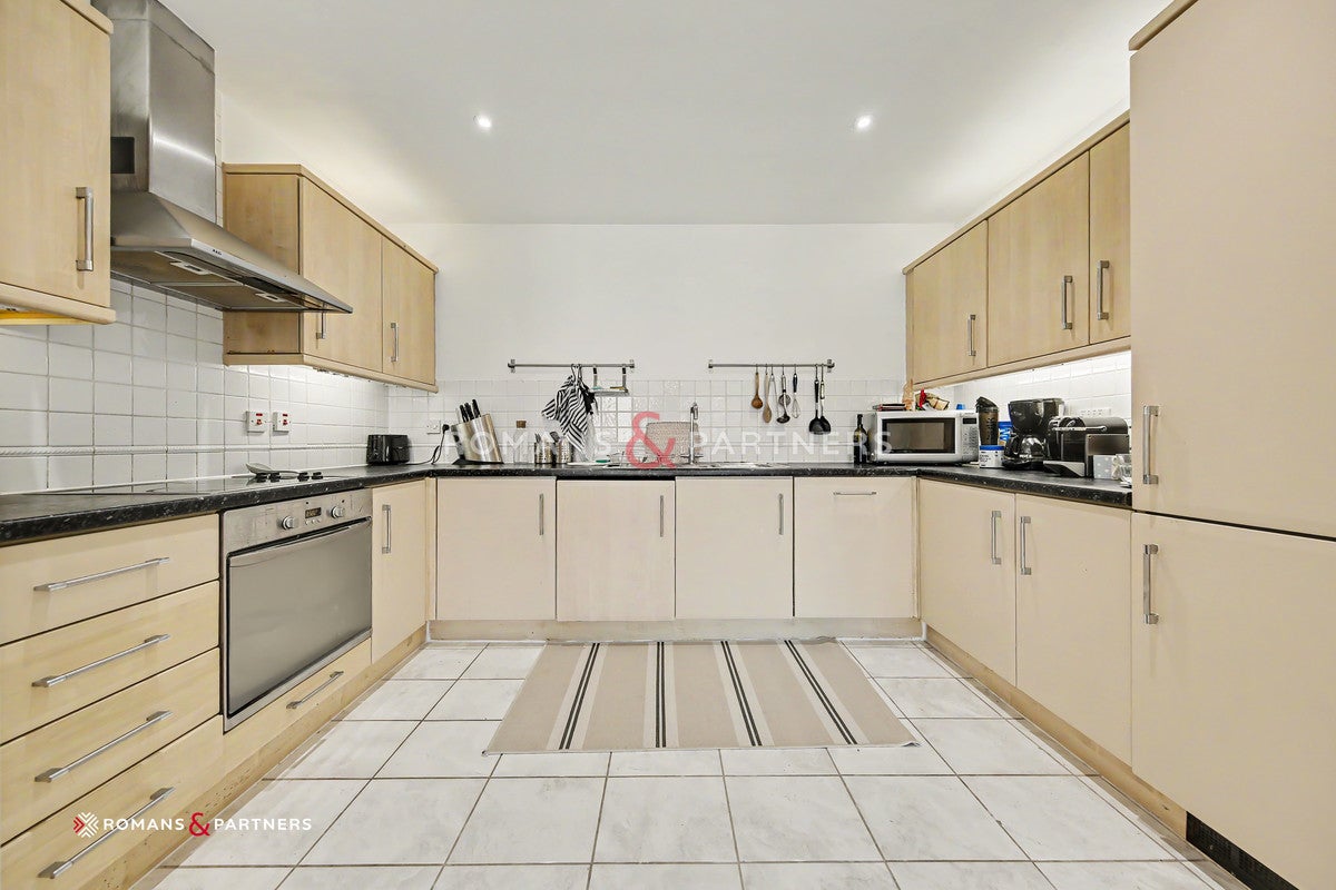 Flat Boardwalk Place in Greater London