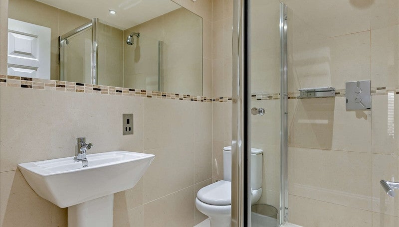 Flat Grosvenor Hill in City of Westminster