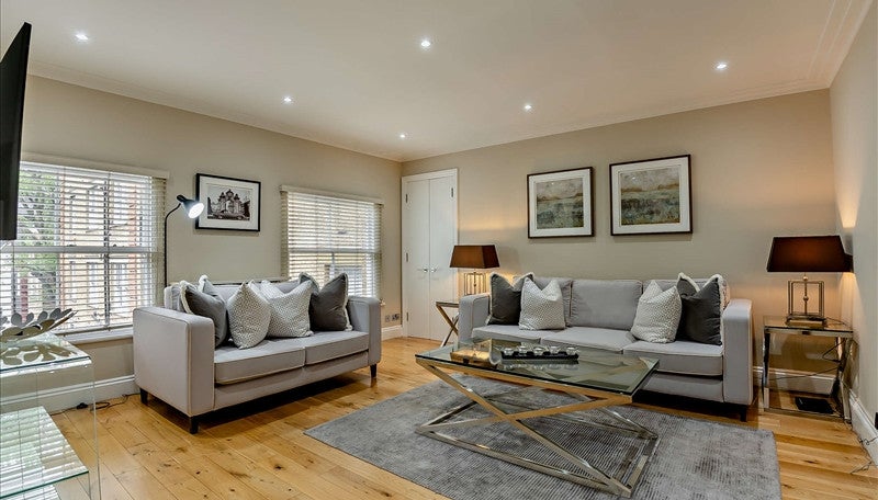 Flat Grosvenor Hill in City of Westminster
