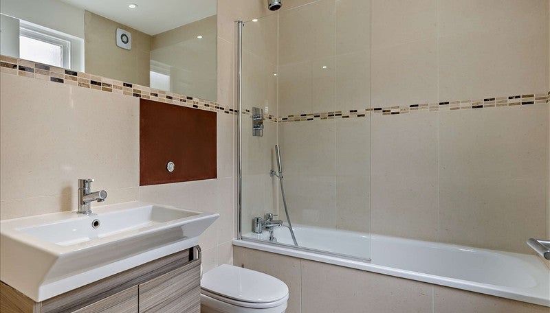 Flat Grosvenor Hill in City of Westminster