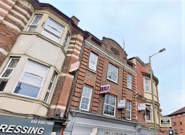 Room Lodge Road in Greater London
