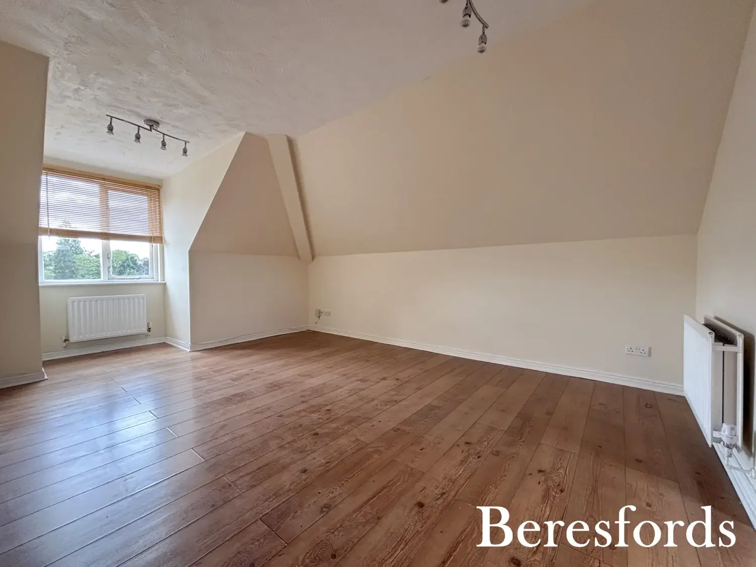 Flat Abraham Court in Greater London