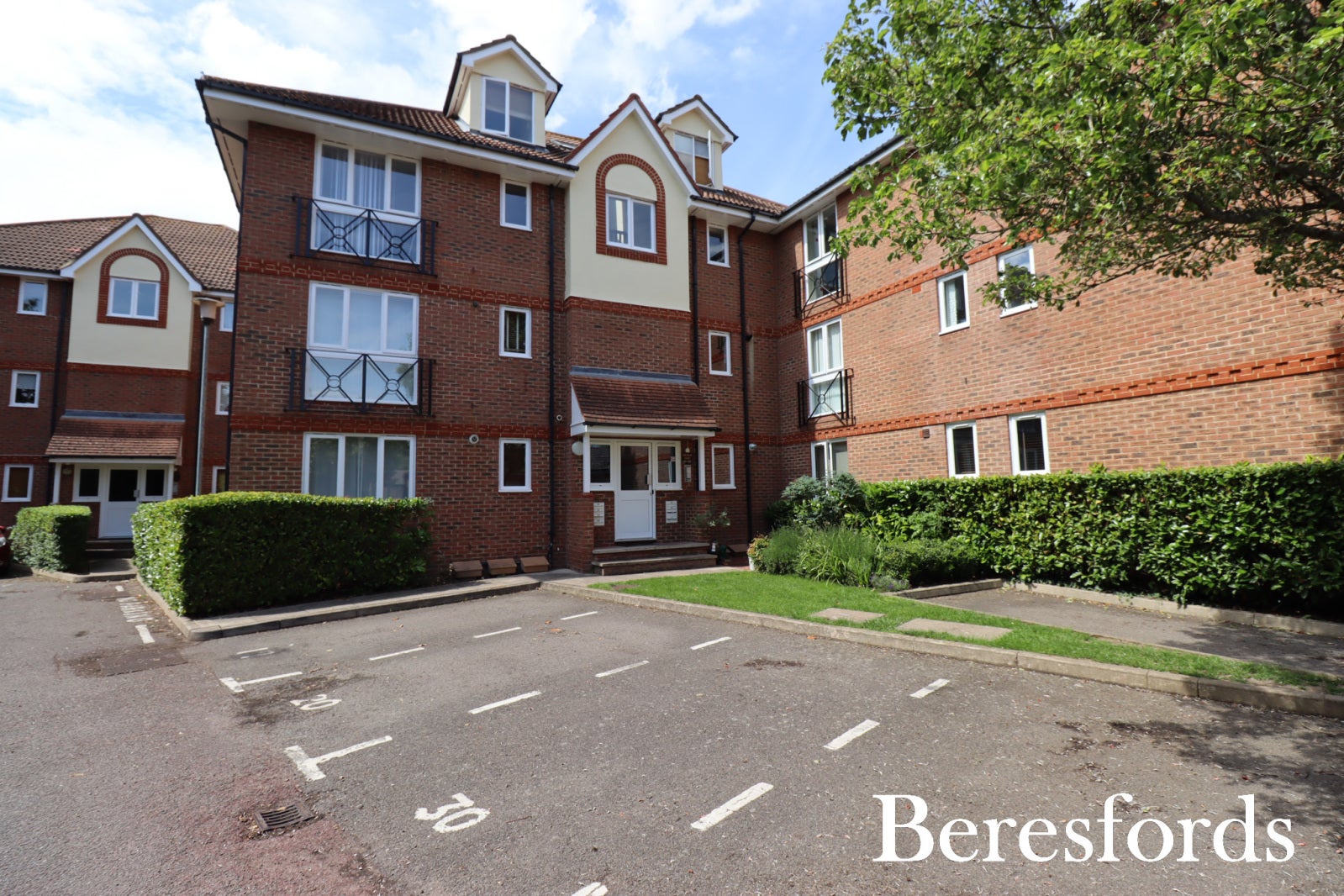 Flat Abraham Court in Greater London