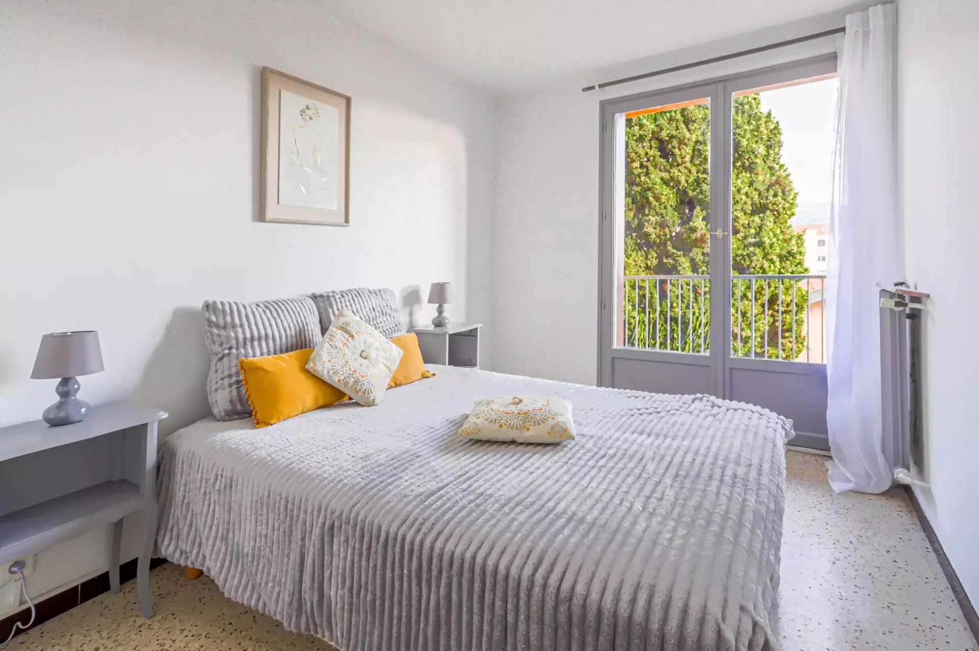 Flat Avenue Lorenzi in Nice