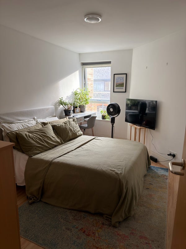 Room Wapping High Street in Greater London