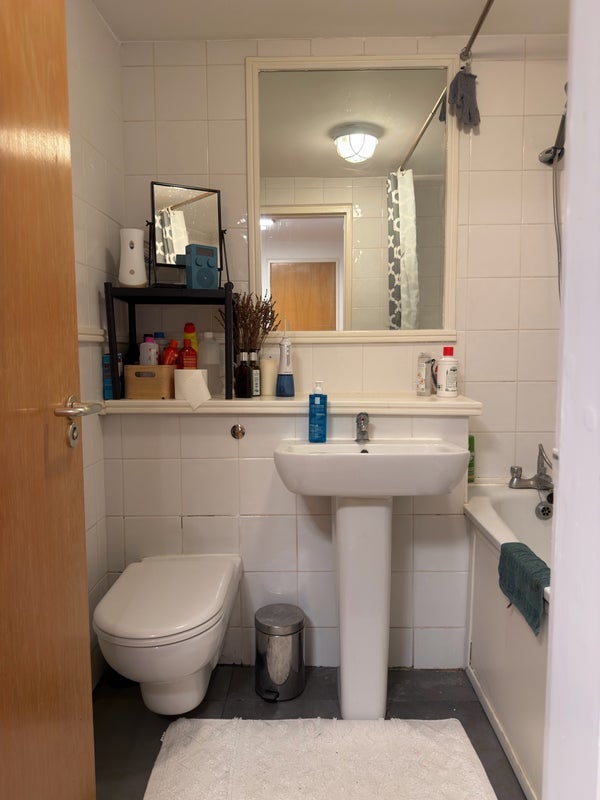 Room Wapping High Street in Greater London