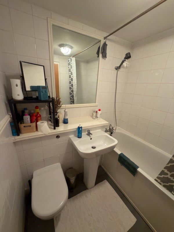 Room Wapping High Street in Greater London