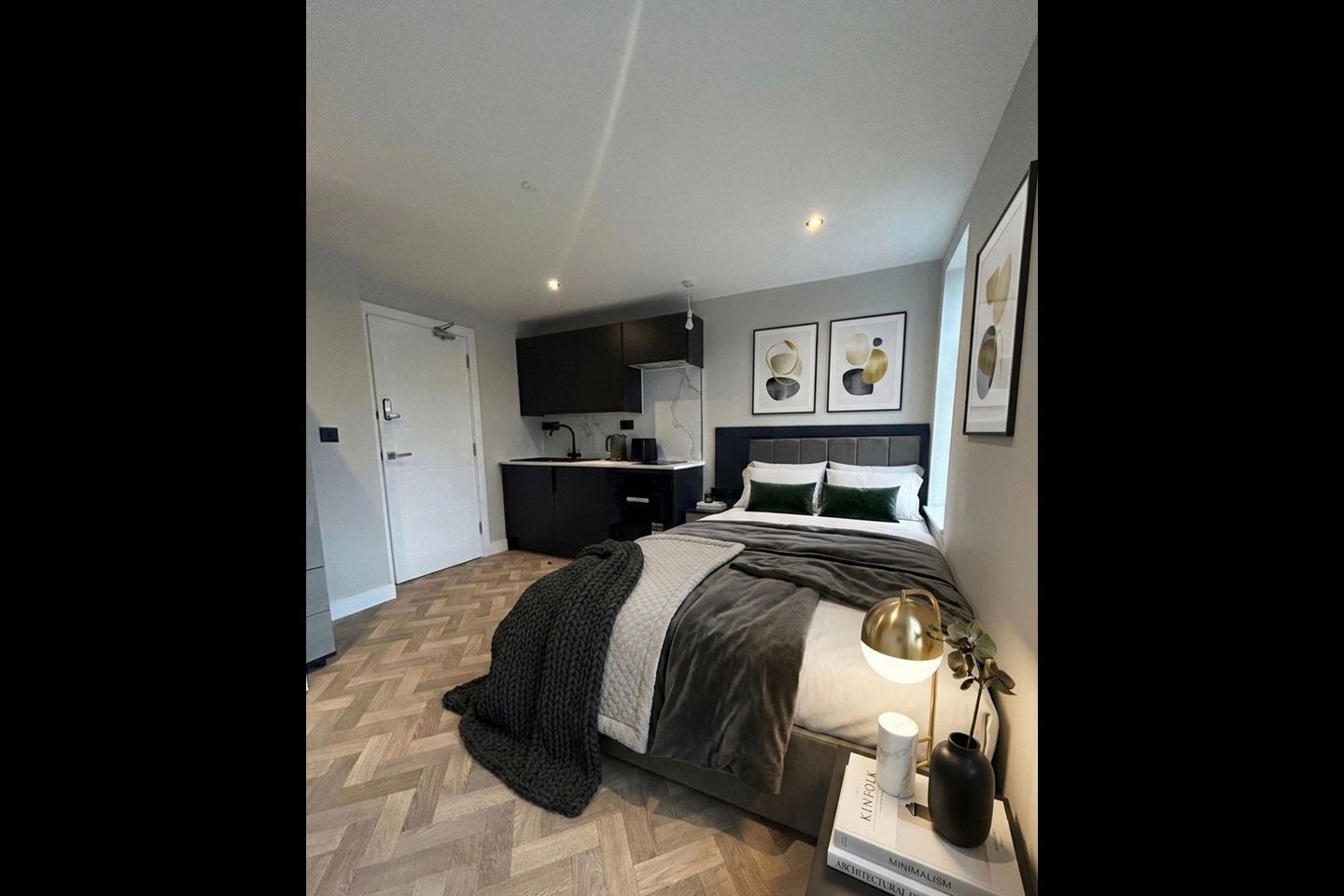 Room Long Lane in Warrington