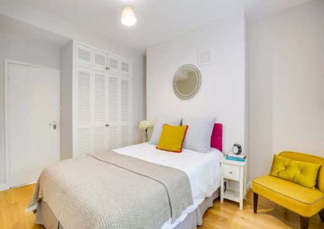 Flat Palliser Road in Greater London