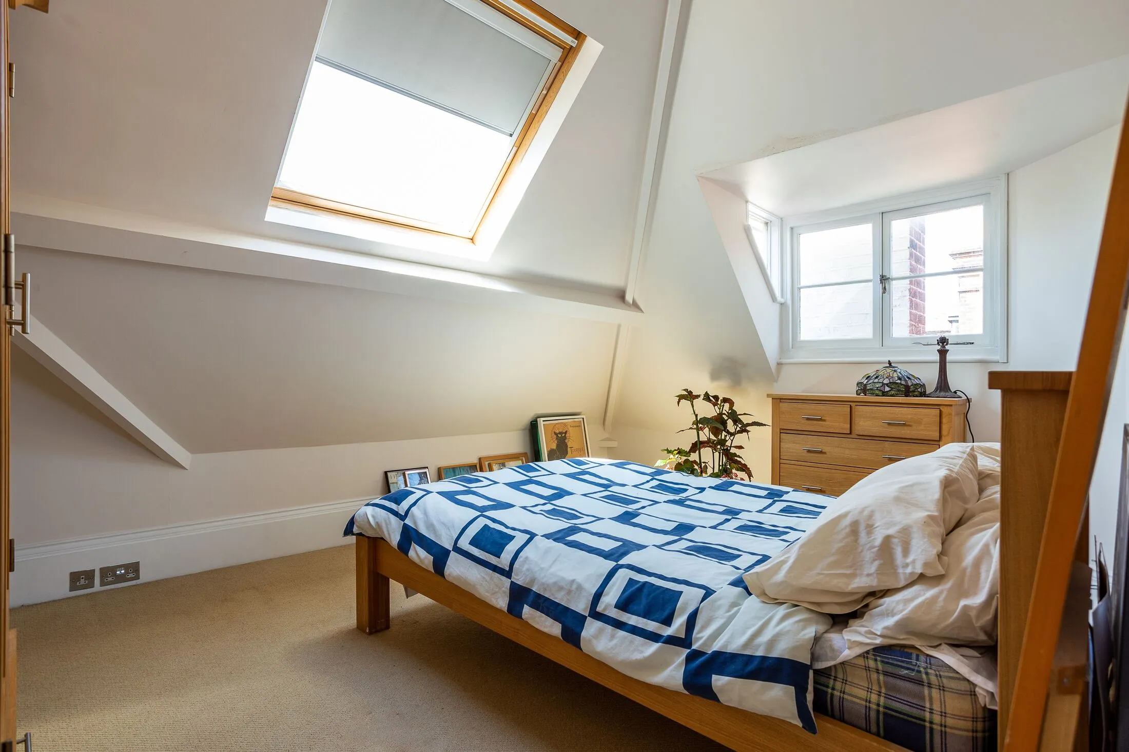 Flat Keswick Road in Greater London