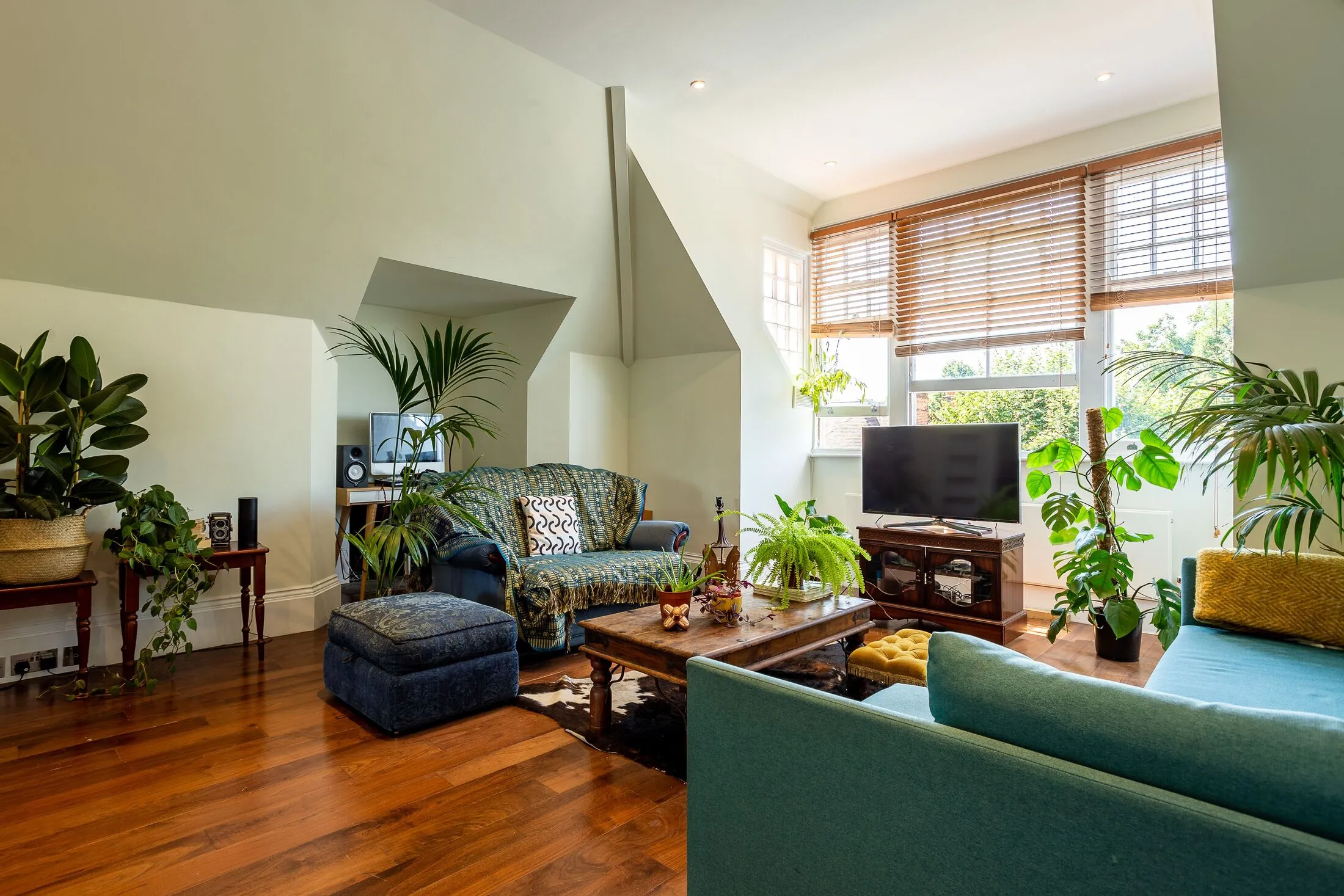 Flat Keswick Road in Greater London