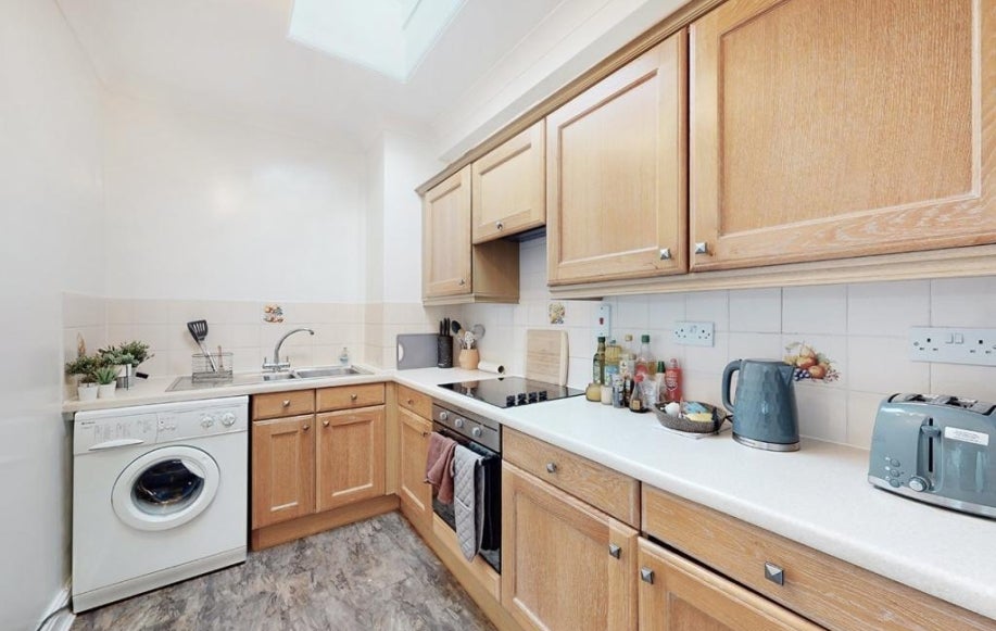 Flat Elgin Avenue in City of Westminster