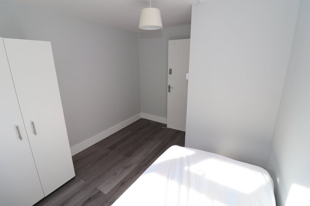 Room Globe Road in Greater London