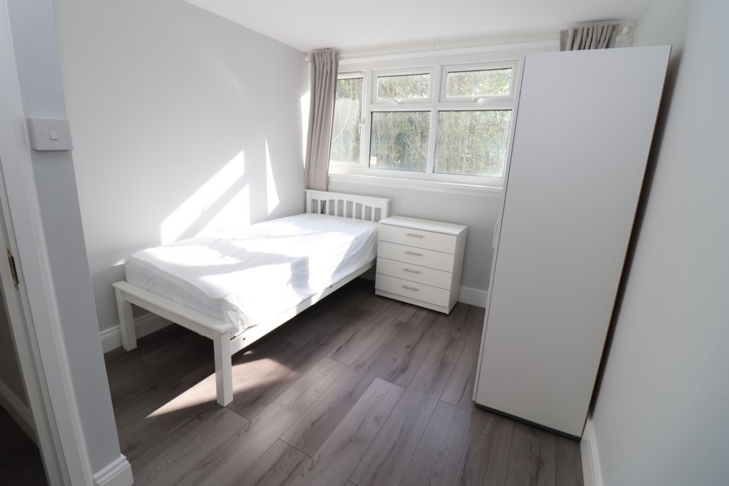 Room Globe Road in Greater London