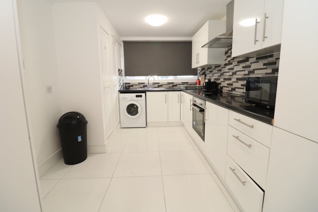 Room Globe Road in Greater London