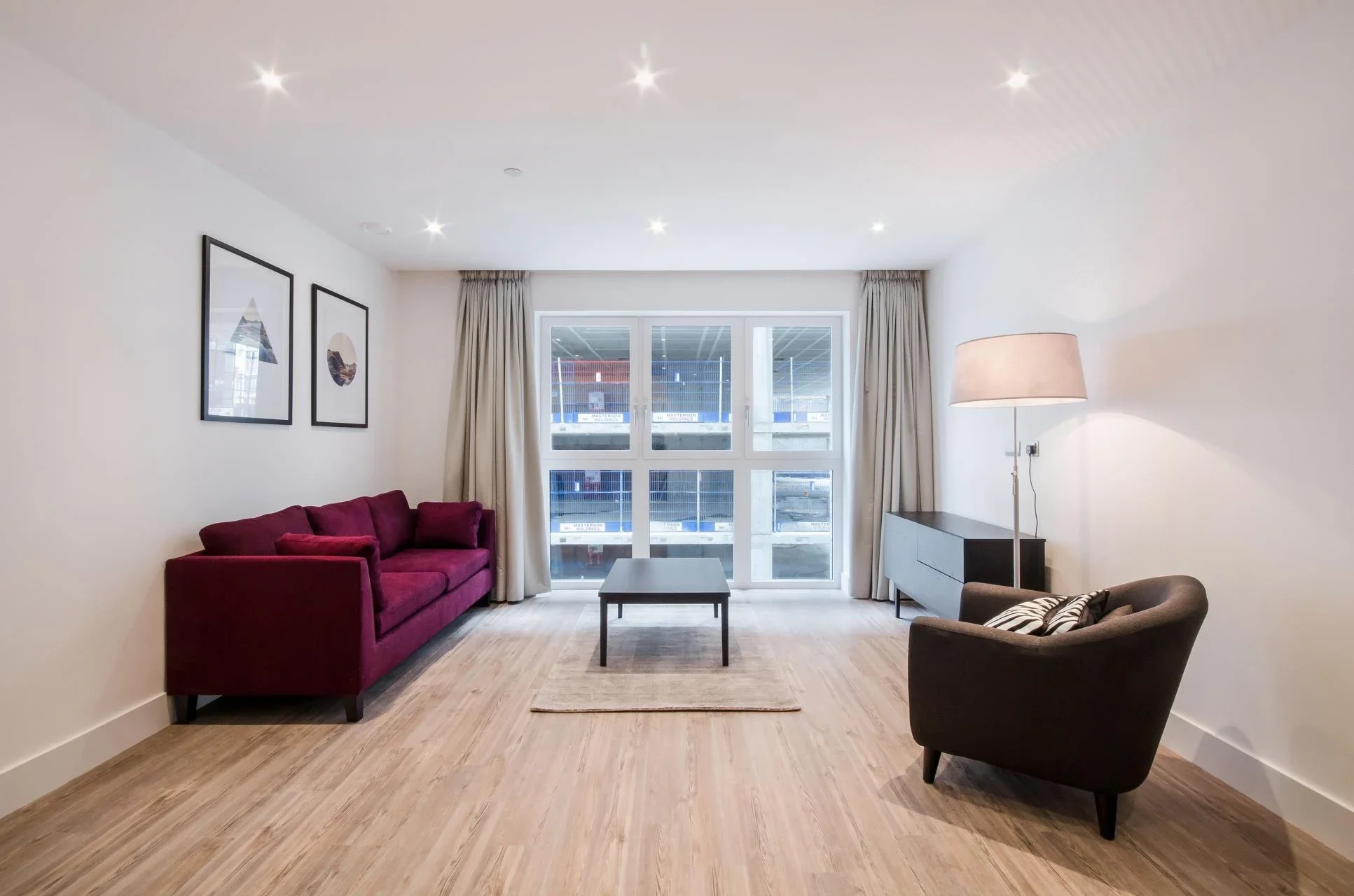 Flat Leman Street in Greater London