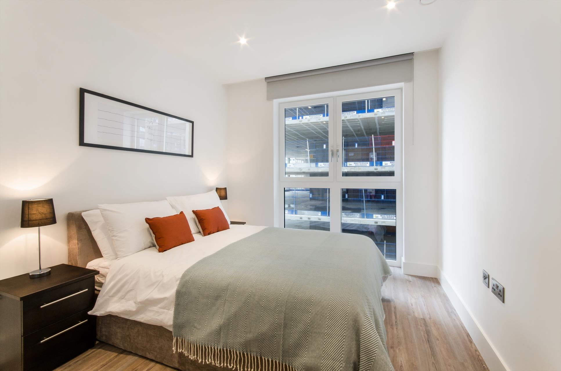 Flat Leman Street in Greater London