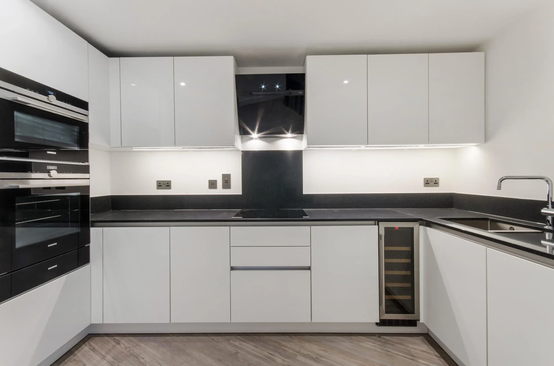 Flat Leman Street in Greater London
