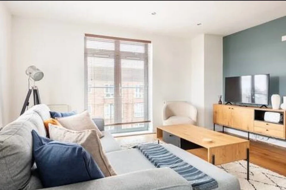 Flat Chandos Road in Greater London