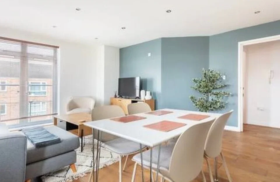 Flat Chandos Road in Greater London