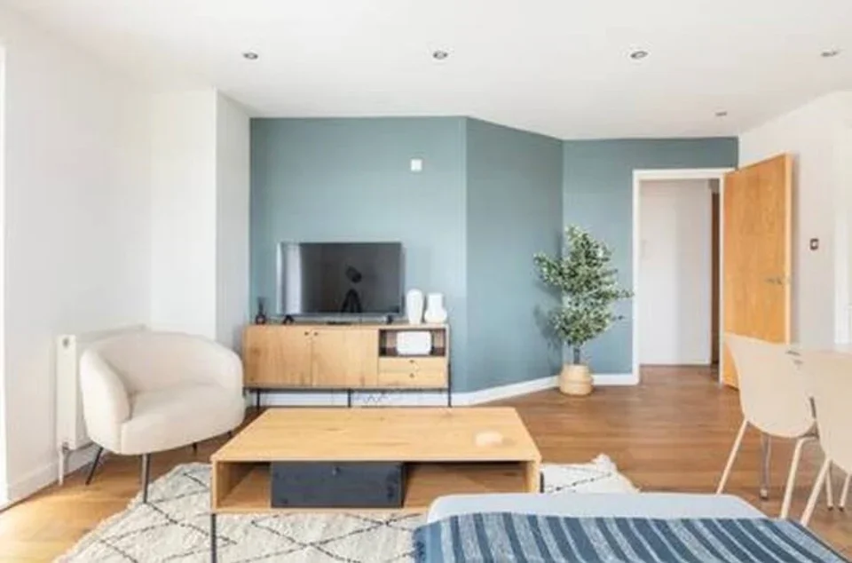 Flat Chandos Road in Greater London
