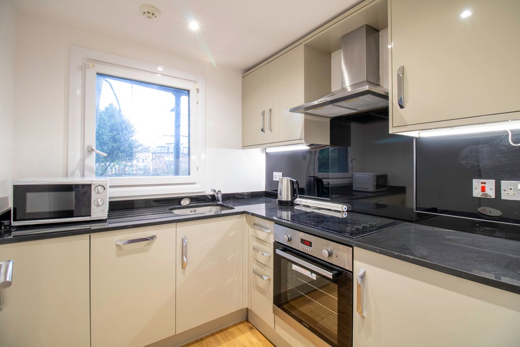 Flat Woodside Crescent in Glasgow