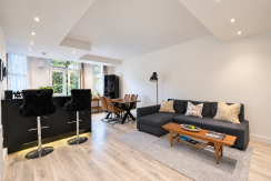 Flat Warwick Road in Greater London