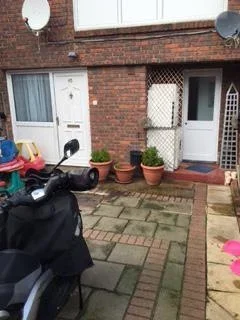 Flat Sheldrick Close in Greater London
