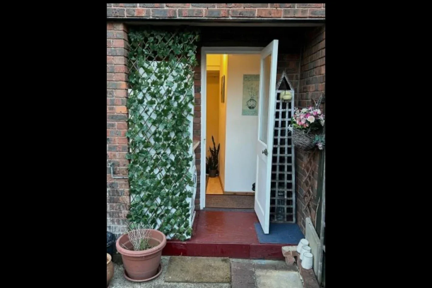 Flat Sheldrick Close in Greater London