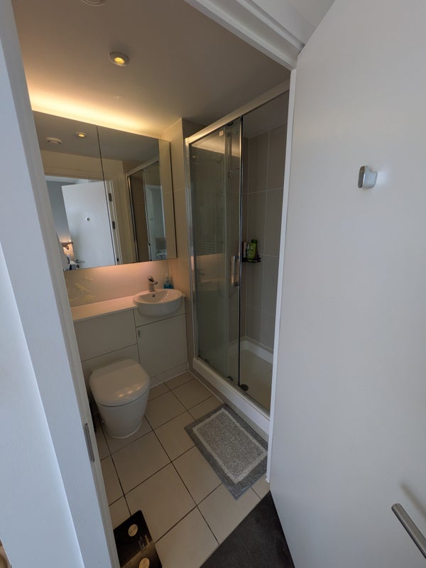 Room Elis Way in Greater London