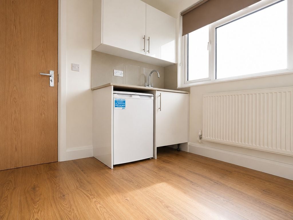 Room Dover Road in Greater London