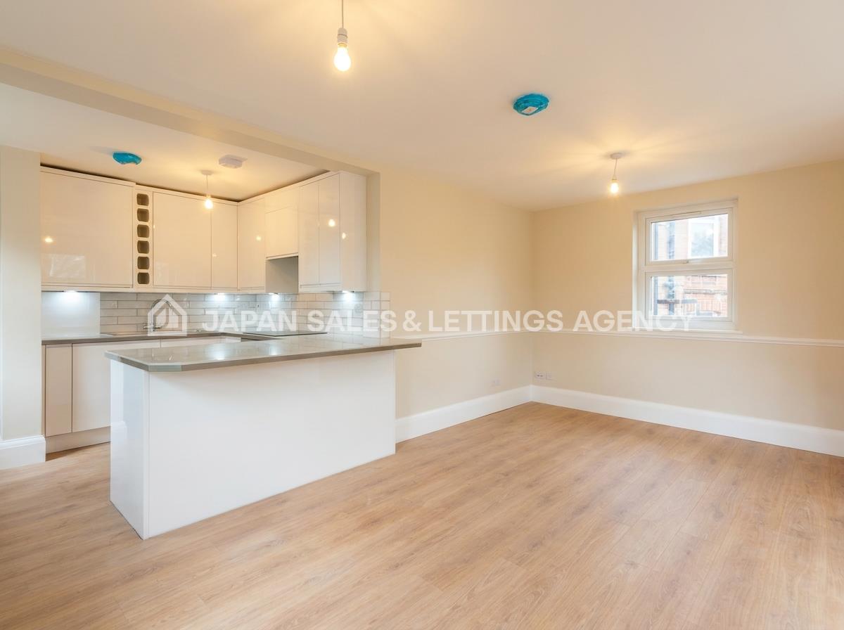 Flat Emanuel Avenue in Greater London