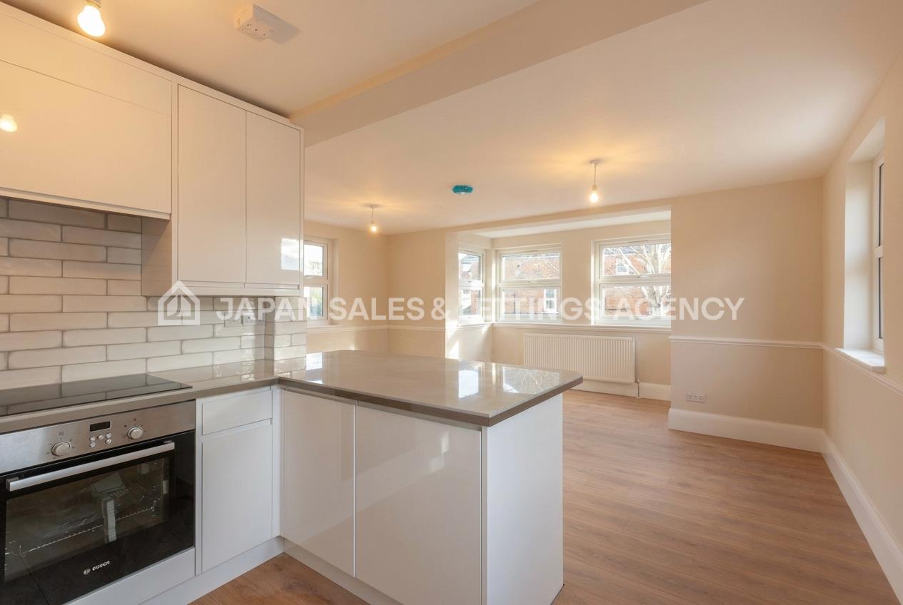 Flat Emanuel Avenue in Greater London