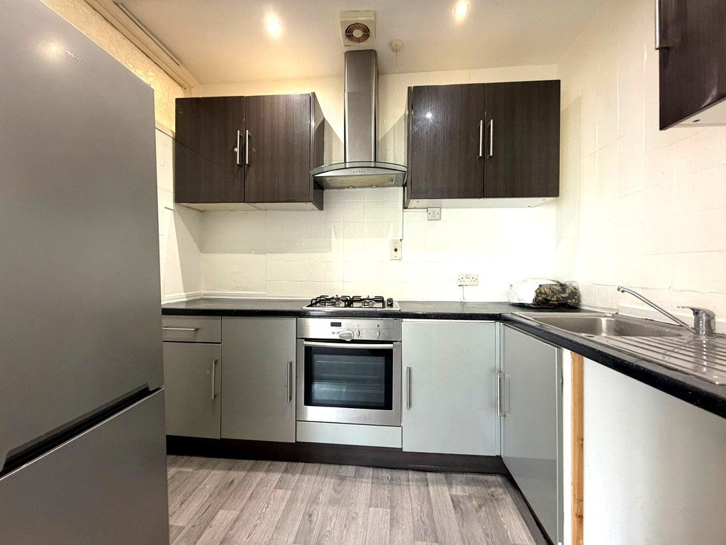 Flat Empress Avenue in Greater London