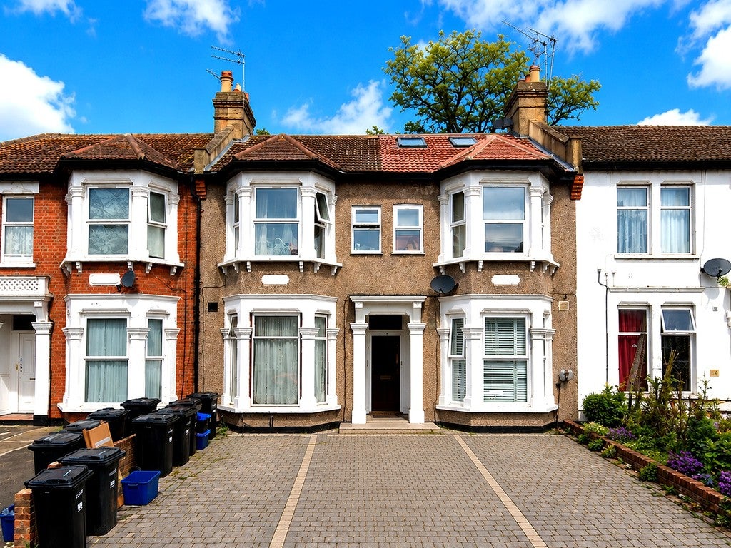 Flat Empress Avenue in Greater London