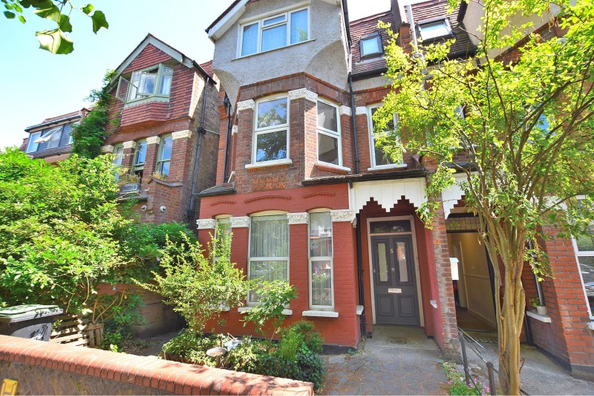 Flat Pilgrims Close in Greater London