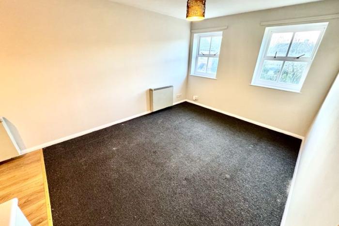 Flat Stonebridge Close in Dawley