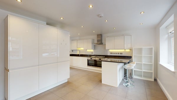Flat Anerley Park in London