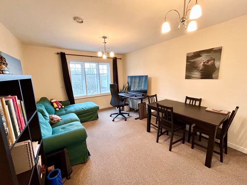 Flat Eccles New Road in Salford
