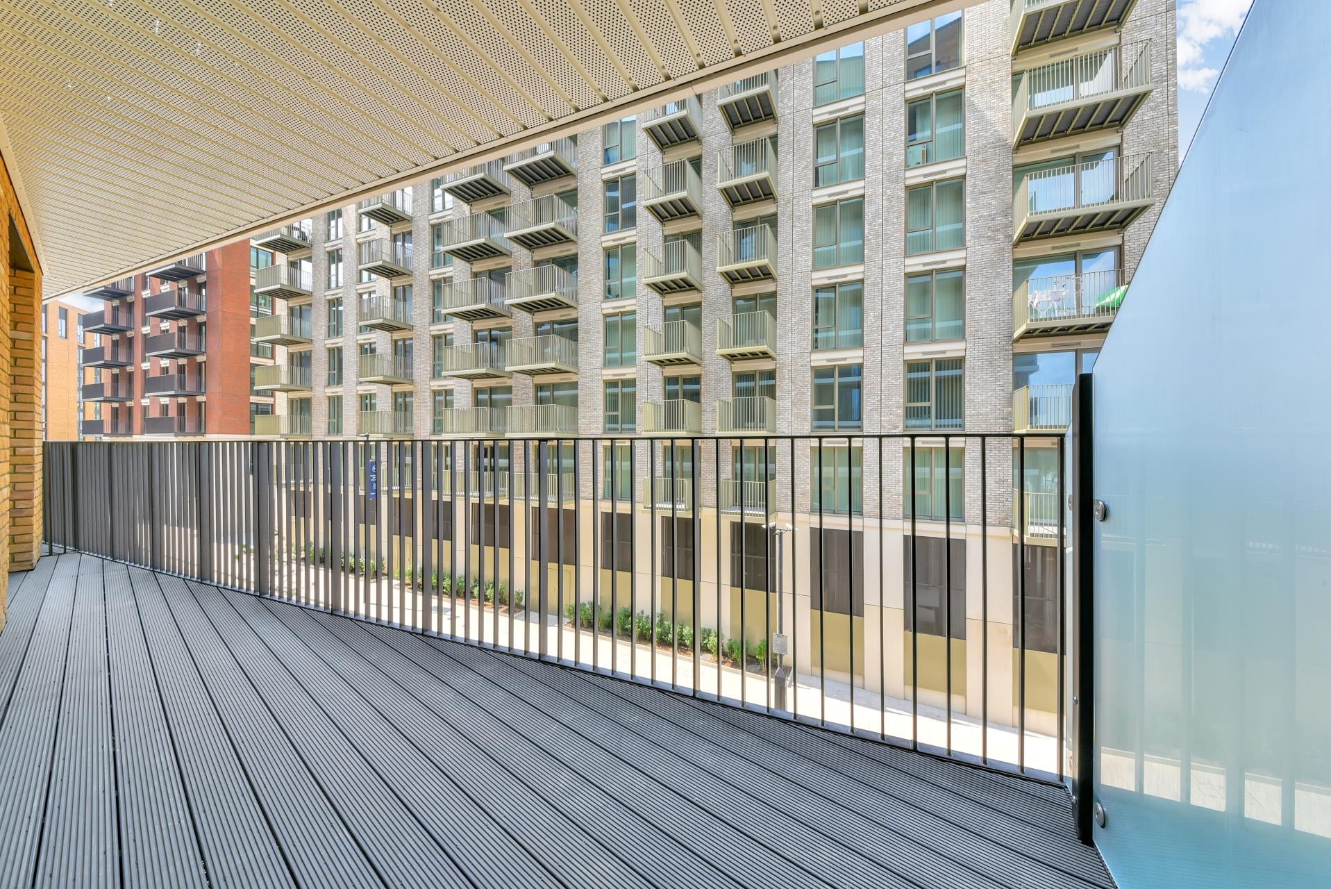 Flat Starboard Way in Greater London